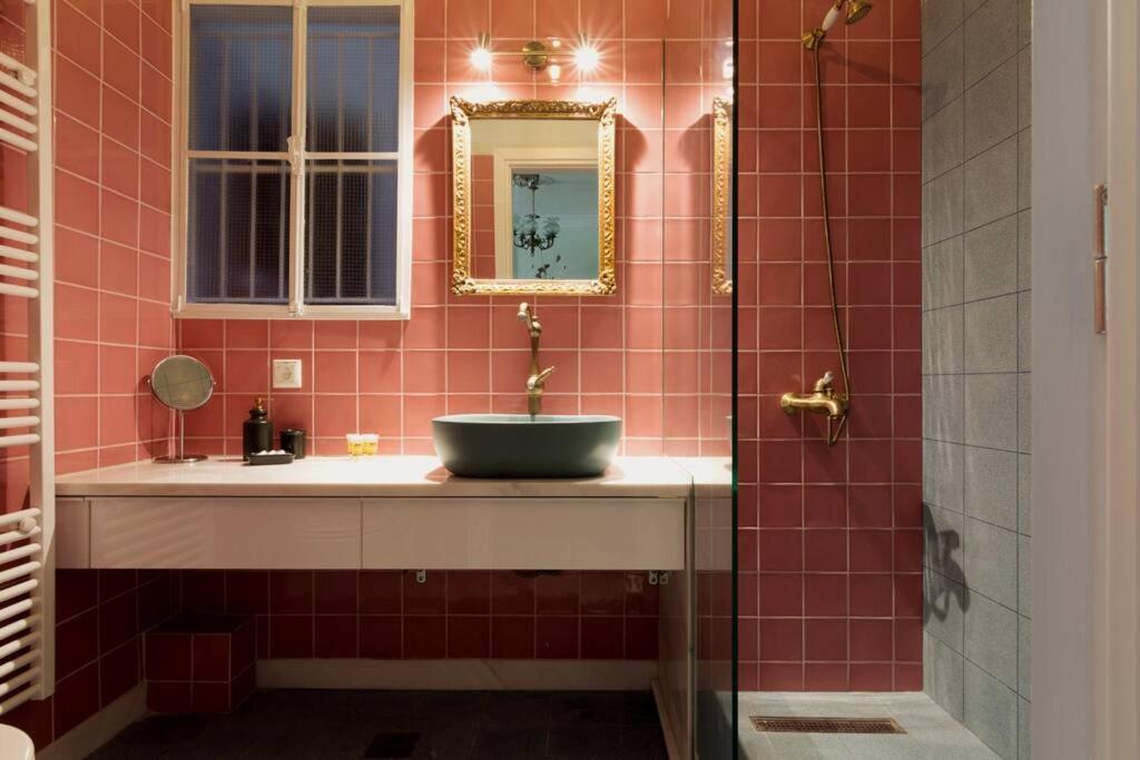 Iphigenia 2 Bedroom Retro Downtown Apartment アテネ エクステリア 写真