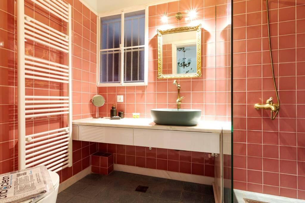 Iphigenia 2 Bedroom Retro Downtown Apartment アテネ エクステリア 写真