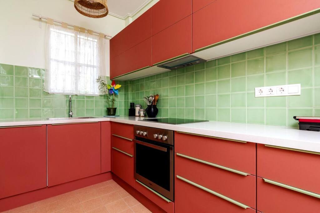 Iphigenia 2 Bedroom Retro Downtown Apartment アテネ エクステリア 写真