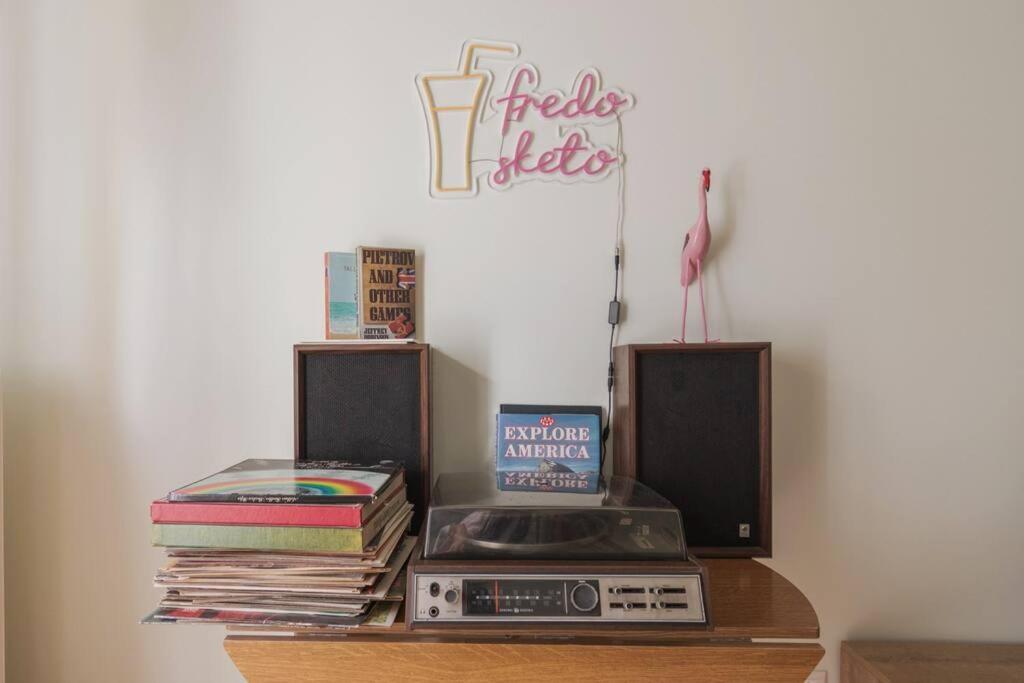 Iphigenia 2 Bedroom Retro Downtown Apartment アテネ エクステリア 写真