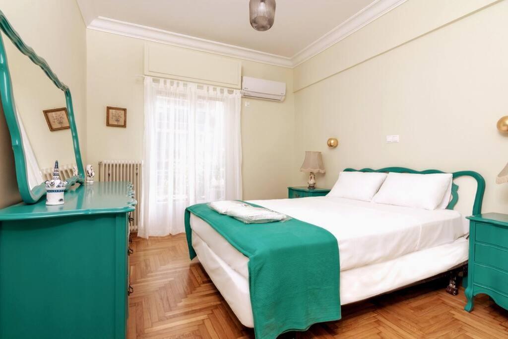 Iphigenia 2 Bedroom Retro Downtown Apartment アテネ エクステリア 写真