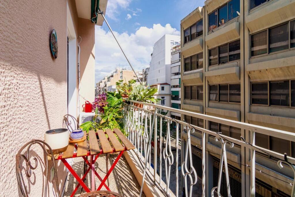 Iphigenia 2 Bedroom Retro Downtown Apartment アテネ エクステリア 写真